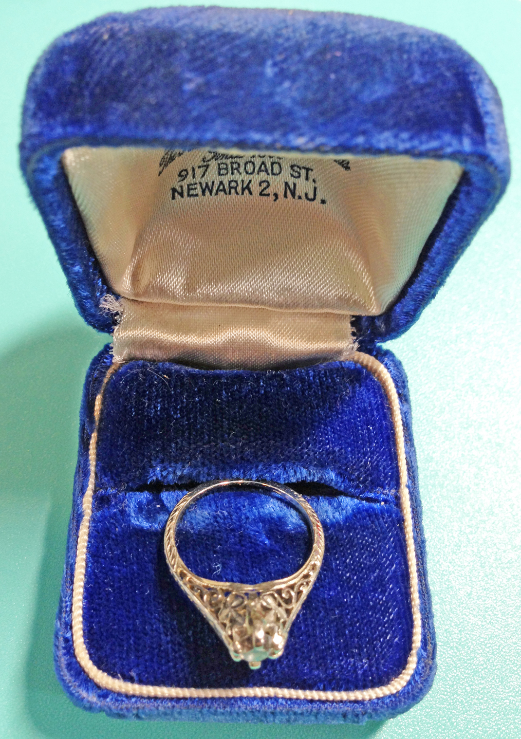 Beatrice Agnes Reynolds’s engagement ring. (Photo courtesy of the author)