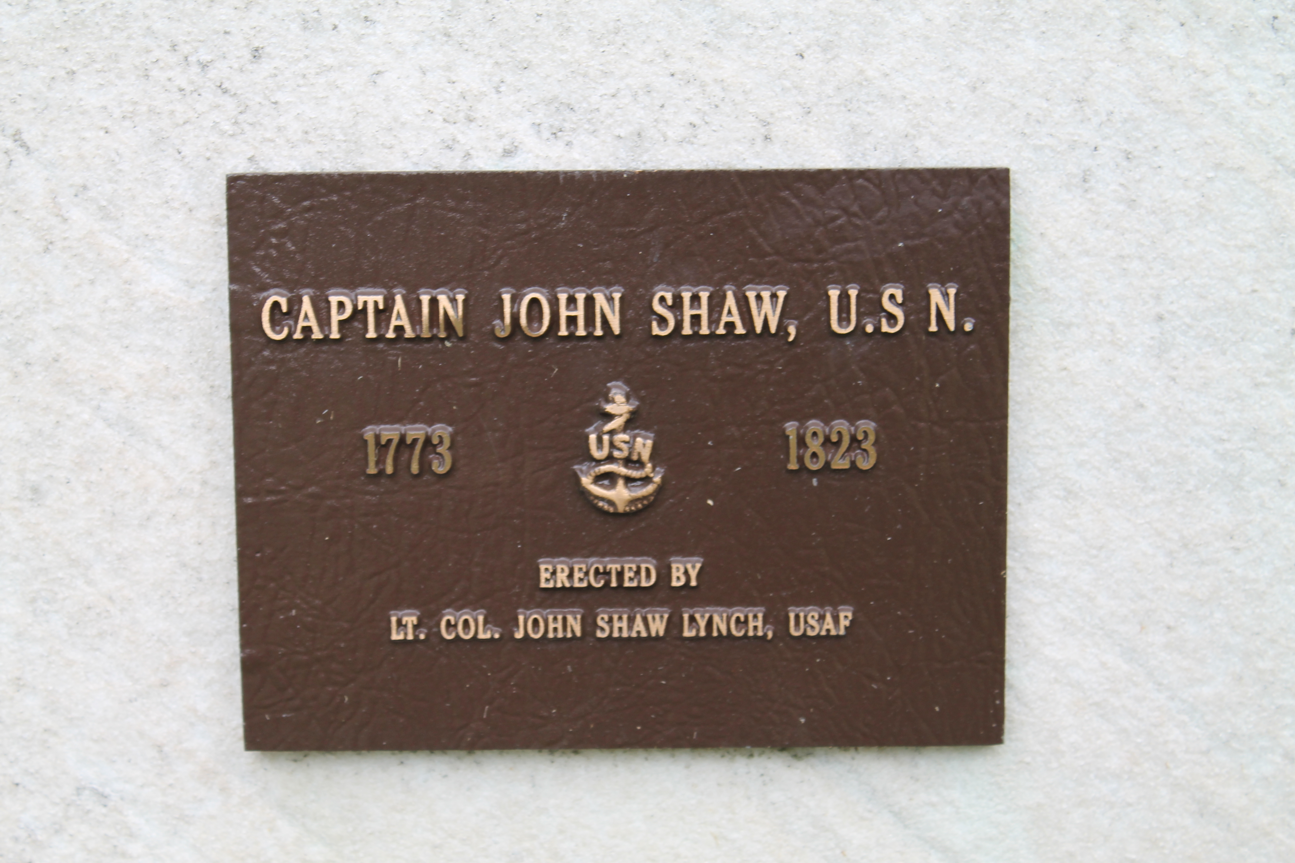 Plaque at the Philadelphia gave of Captain John Shaw. (Photo: Pattie Crider / girlboxer1970.com)