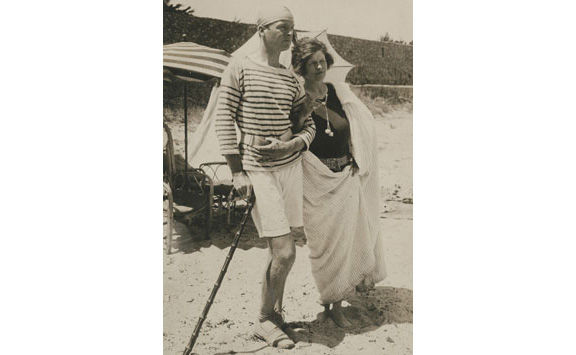 Gerald and Sara Murphy on La Garoupe Beach, Antibes, summer 1926. 