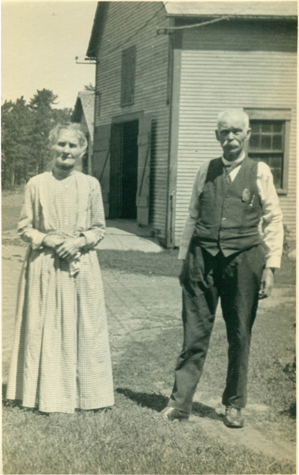 Bridget McGrath Reeves with her  husband, Sheriff Reeves, in Burlington, 1924.