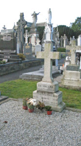 De Valera's grave.