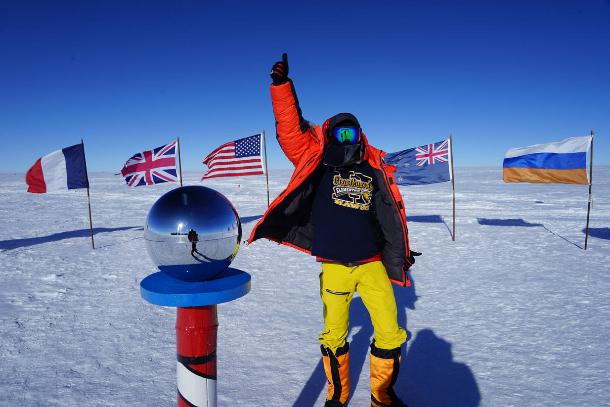 O’Brady at the South Pole, wearing a  t-shirt from Hearthwood Elementary School in Vancouver, WA, one of the schools he visited before he left. 