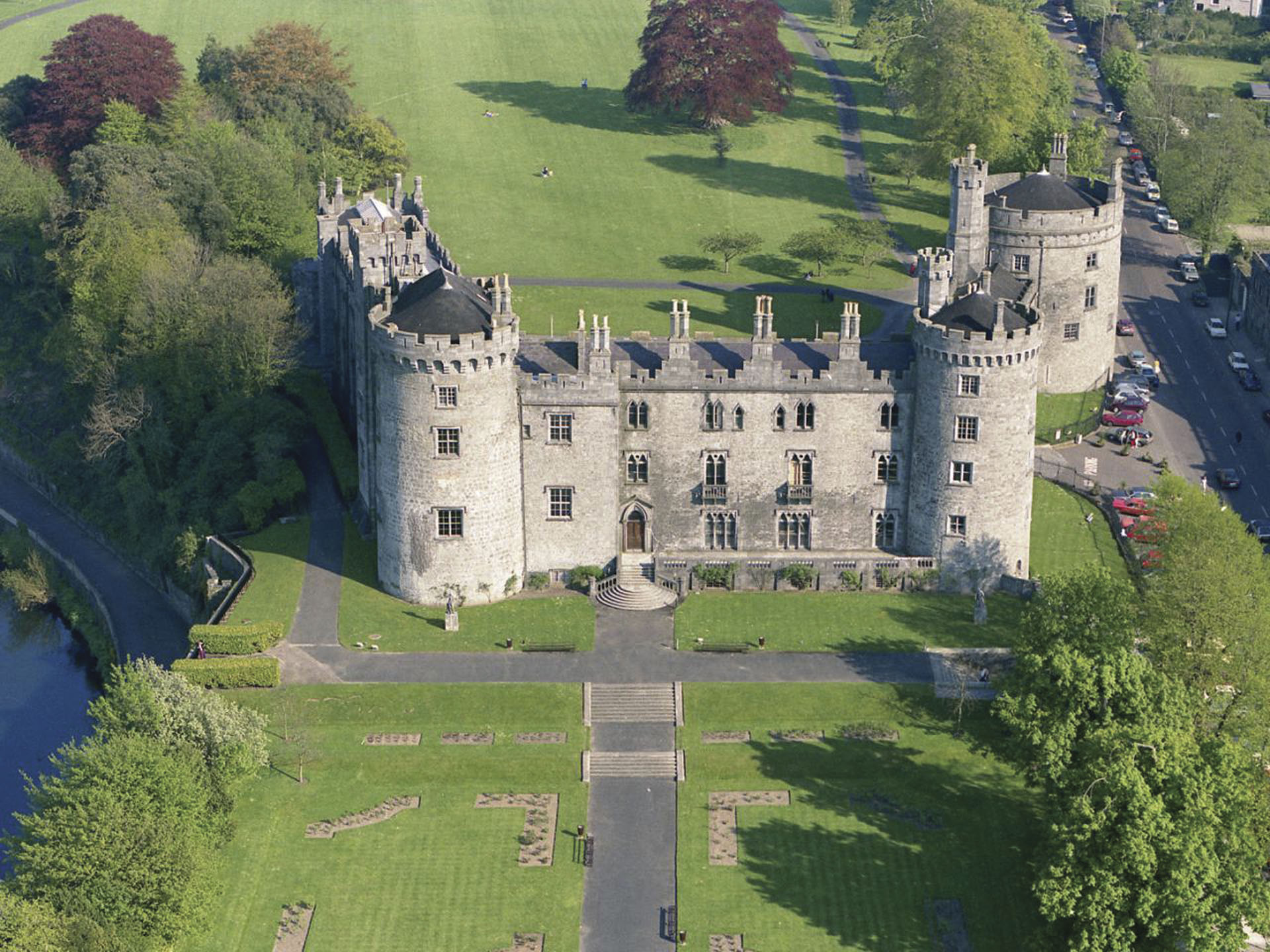 Kilkenny Castle, which was built in 1195 to control a fording-point of the River Nore and the junction of several routeways.